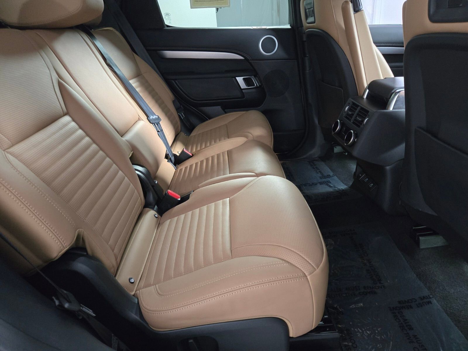 Used 2025 Land Rover Discovery Dynamic SE AWD/4WD image 18