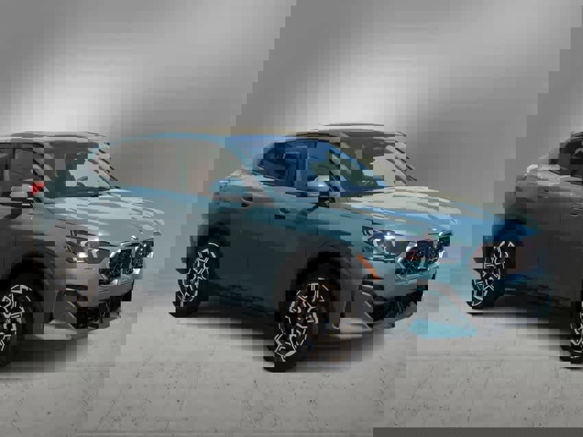 New 2025 BMW X2 xDrive28i w/ Convenience Package image 2