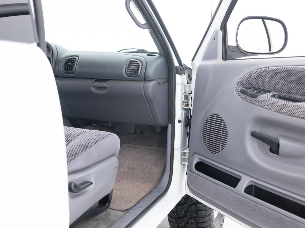 Used 2000 Dodge Ram 1500 Truck 2WD Quad Cab image 32