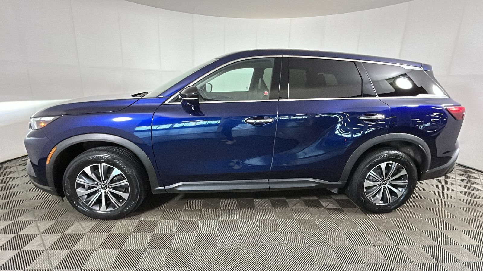 Used 2023 INFINITI QX60 Pure AWD/4WD image 5