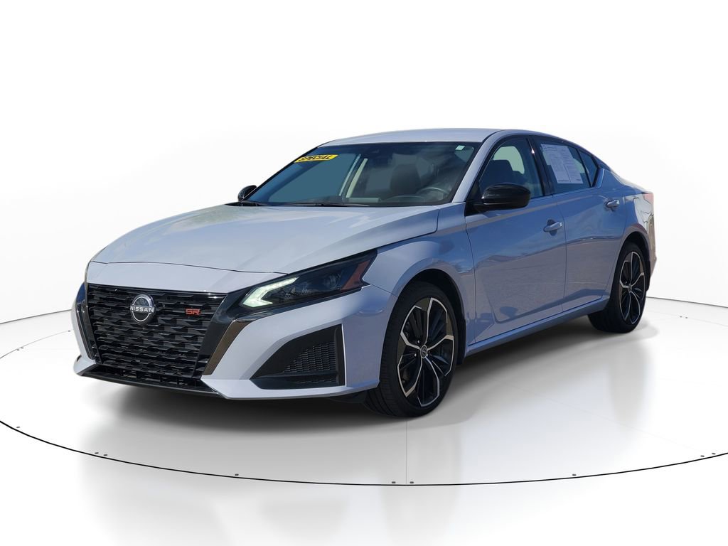 Used 2023 Nissan Altima 2.5 SR AWD/4WD image 2