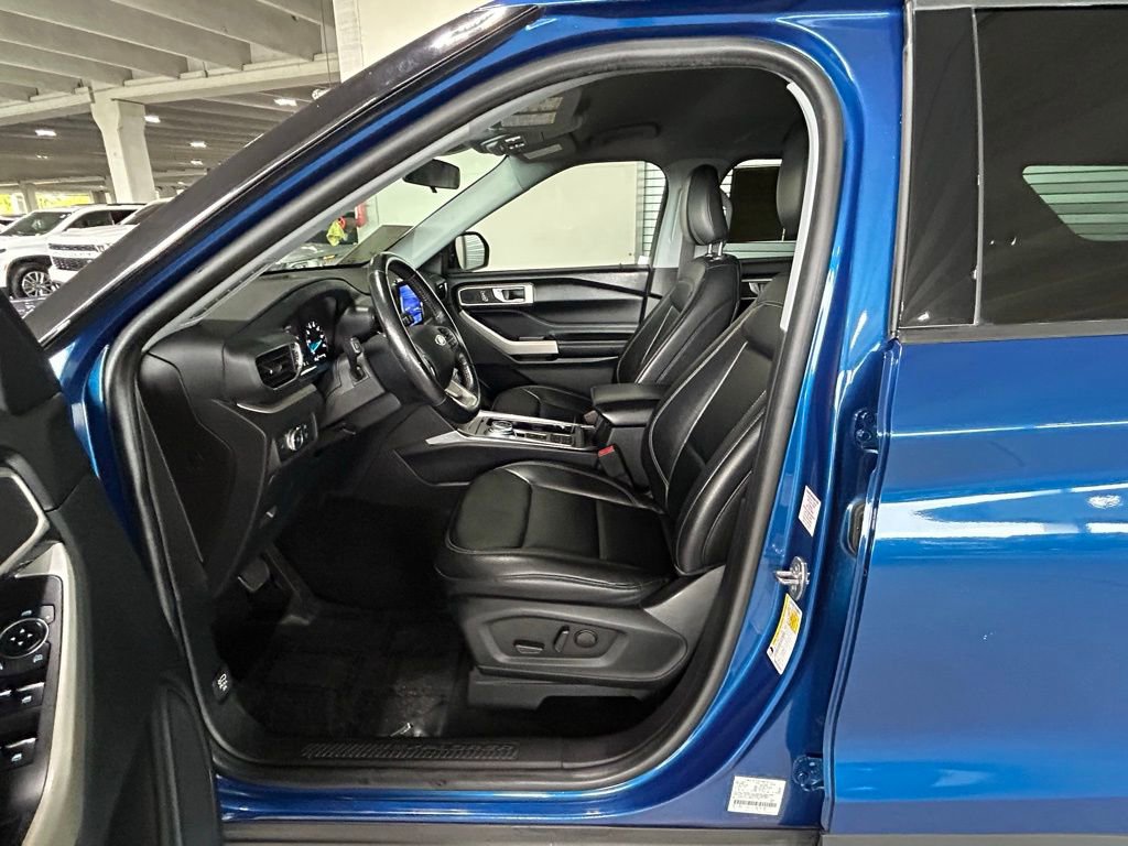 Used 2021 Ford Explorer XLT w/ Equipment Group 202A image 7
