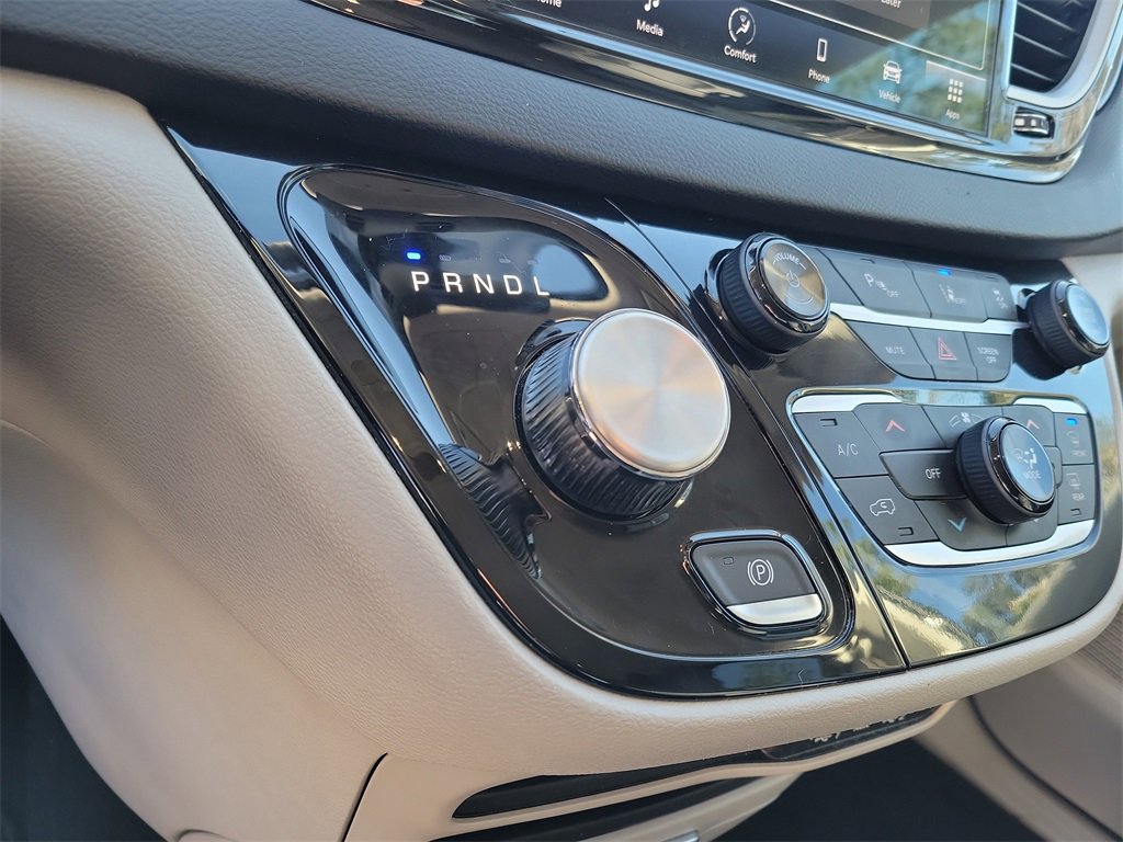 Used 2023 Chrysler Pacifica Touring-L image 24