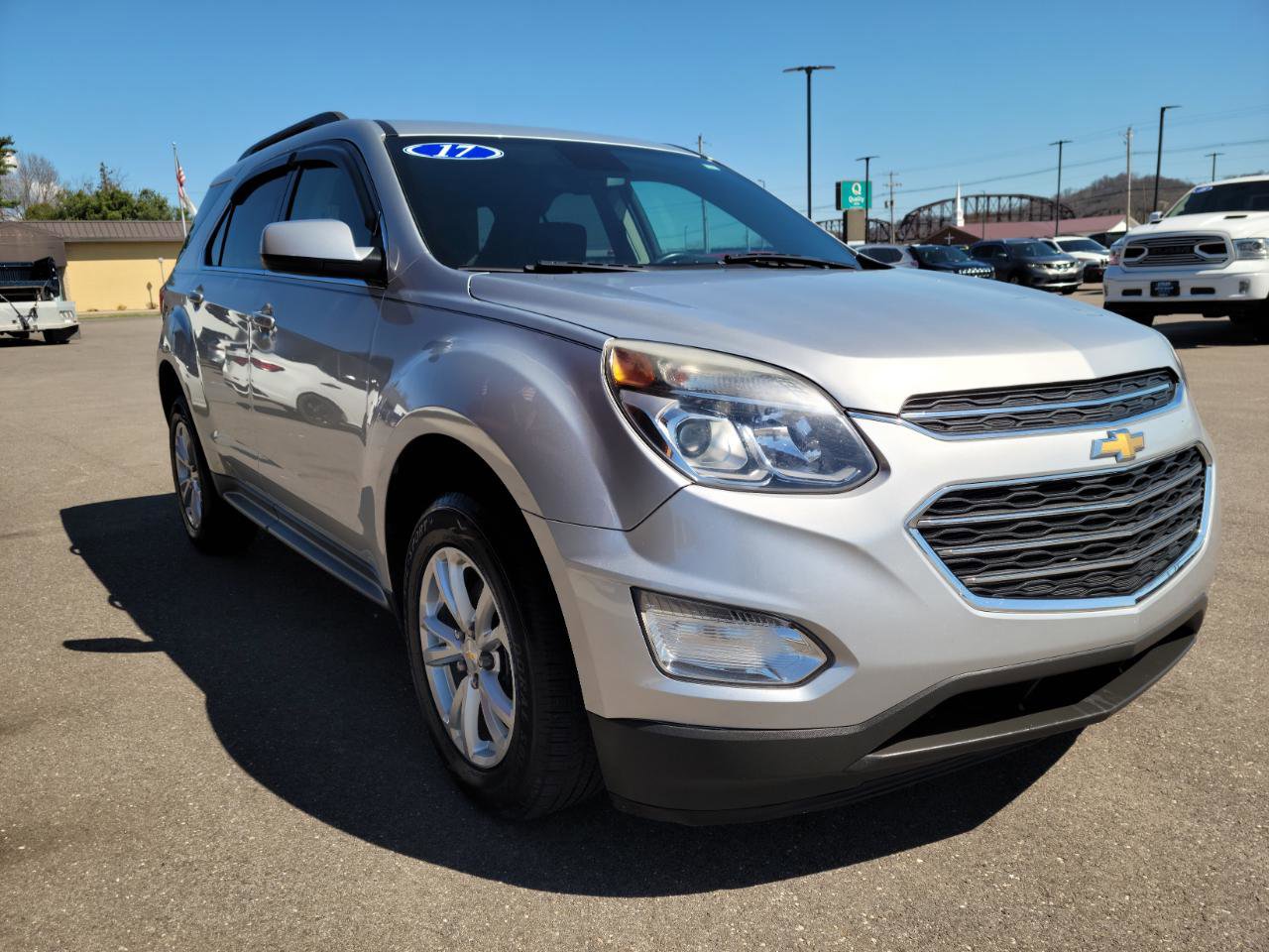 Used 2017 Chevrolet Equinox LT w/ Convenience Package image 3