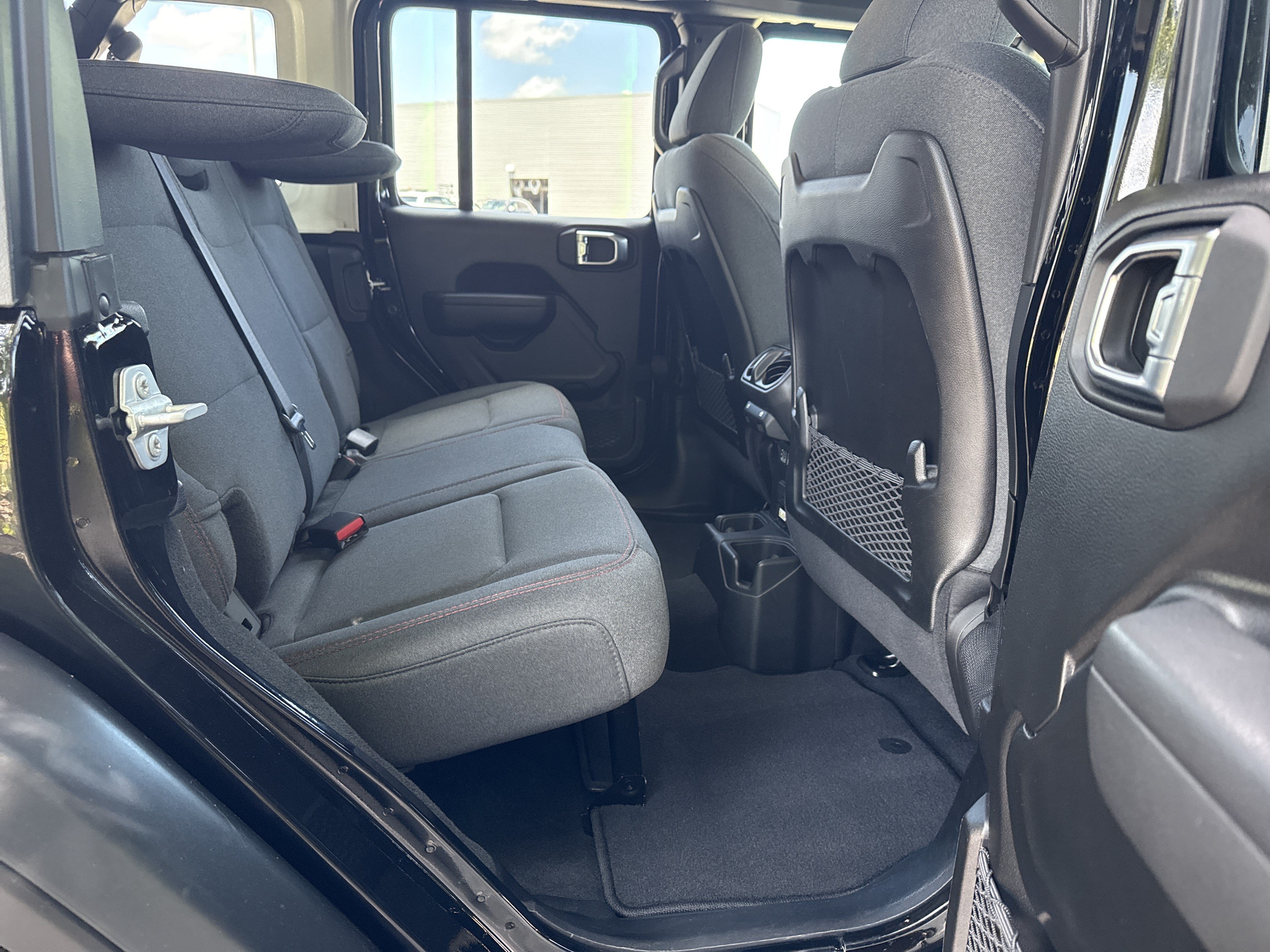 Used 2026 Jeep Wrangler Unlimited Rubicon AWD/4WD image 17