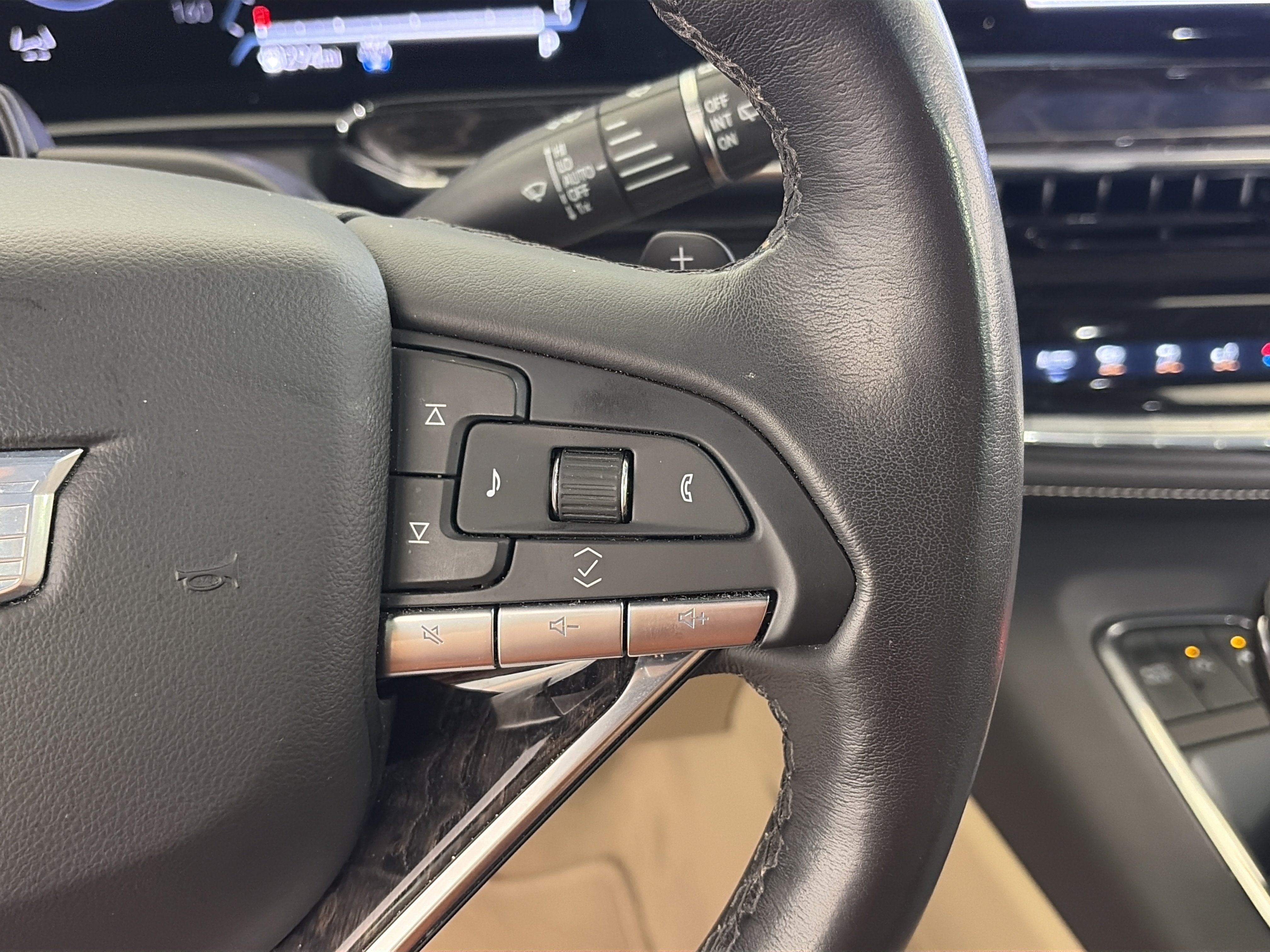Certified 2023 Cadillac Escalade Premium Luxury w/ Performance Package AWD/4WD image 35