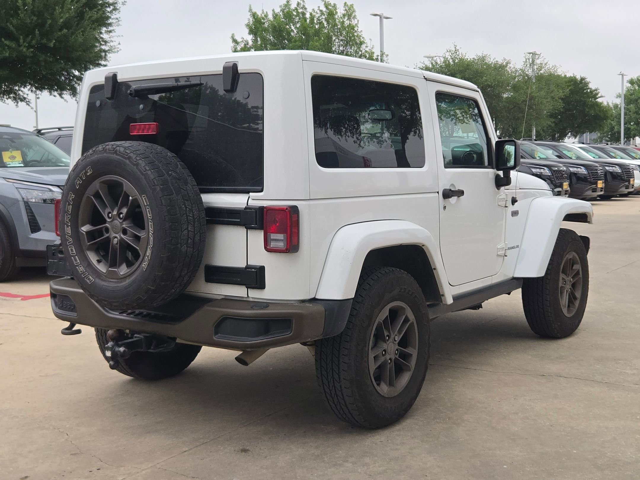 Used 2016 Jeep Wrangler Sahara AWD/4WD image 3