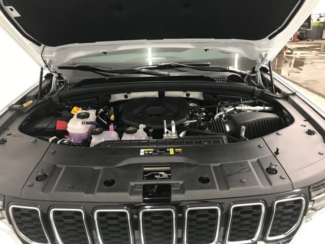 New 2025 Jeep Grand Cherokee Limited 4xe image 28