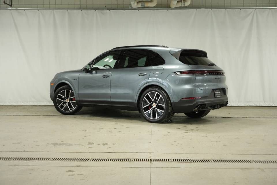 New 2026 Porsche Cayenne S image 3