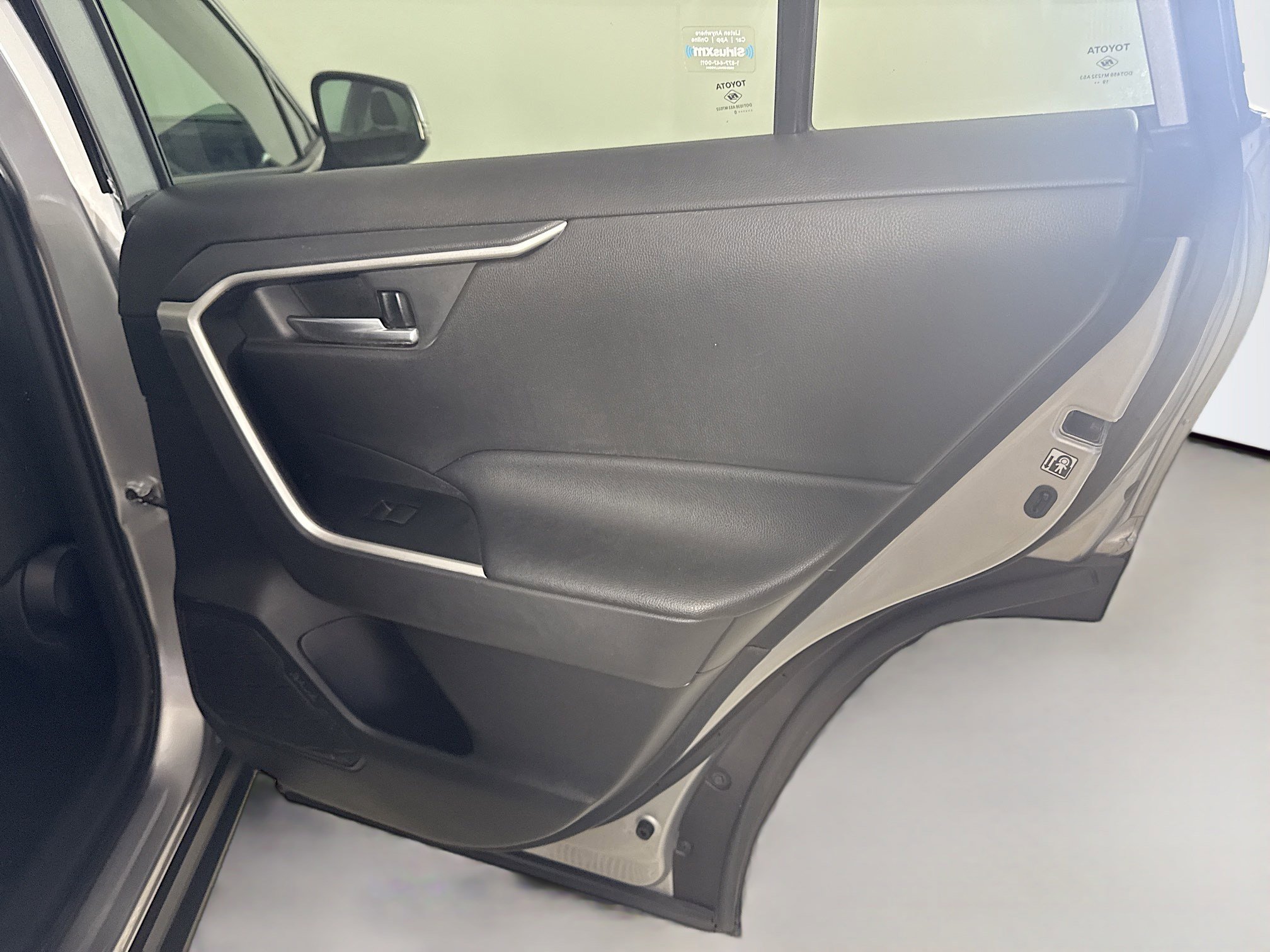 Used 2020 Toyota RAV4 XLE image 28