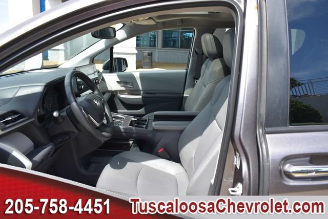 Used 2023 Toyota Sienna XLE FWD image 20