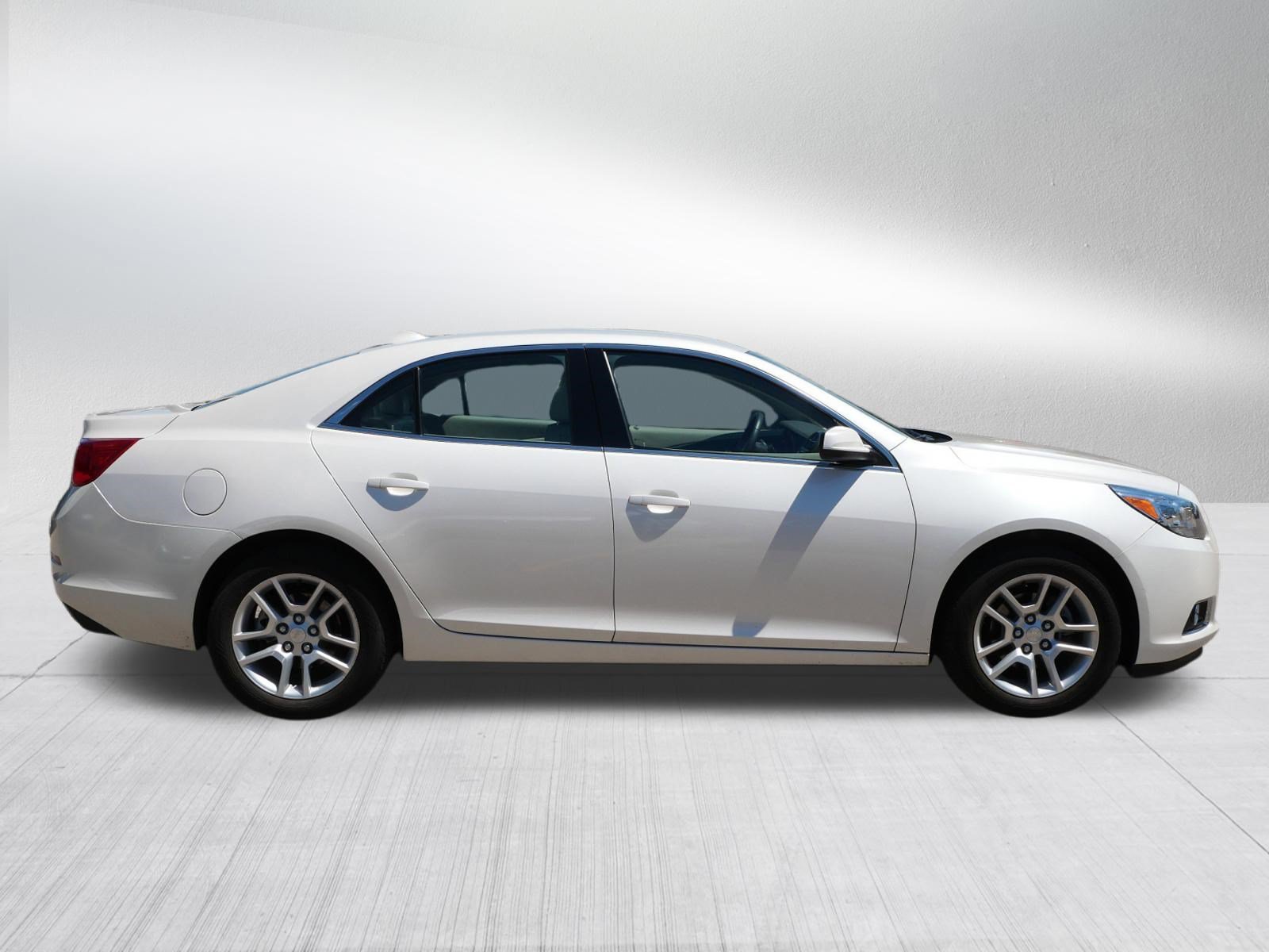 Used 2013 Chevrolet Malibu Eco w/ Leather Package FWD image 8