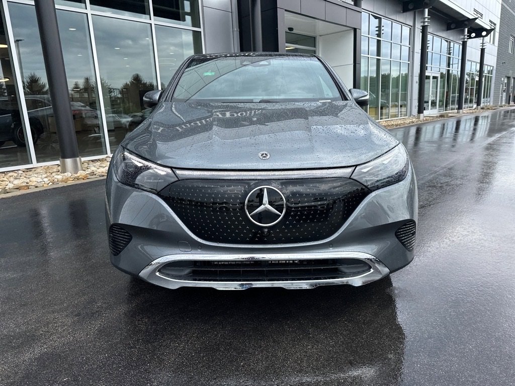 New 2026 Mercedes-Benz EQE 320 4MATIC SUV image 12