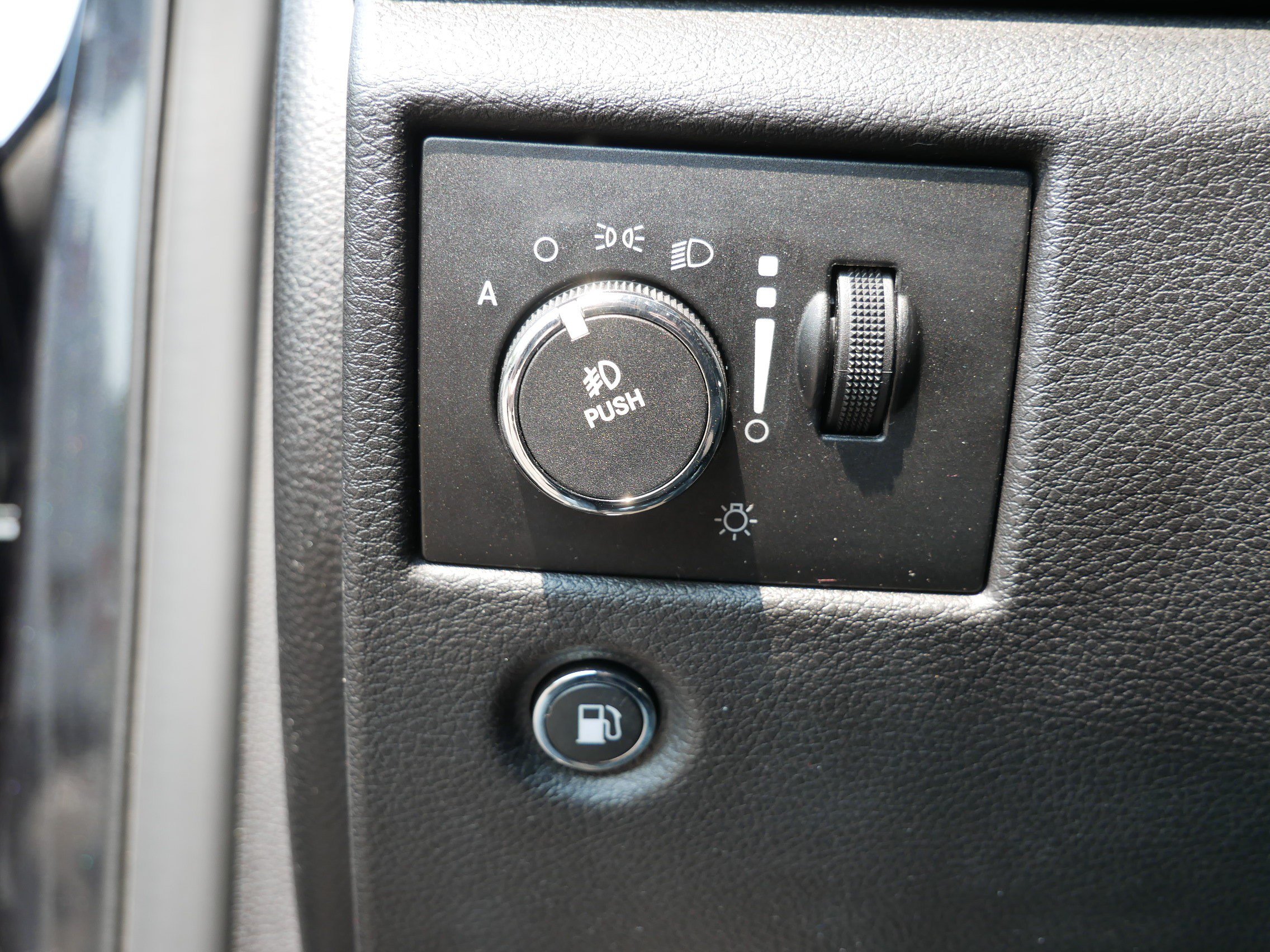 Used 2014 Jeep Grand Cherokee Laredo w/ Security & Convenience Group AWD/4WD image 8