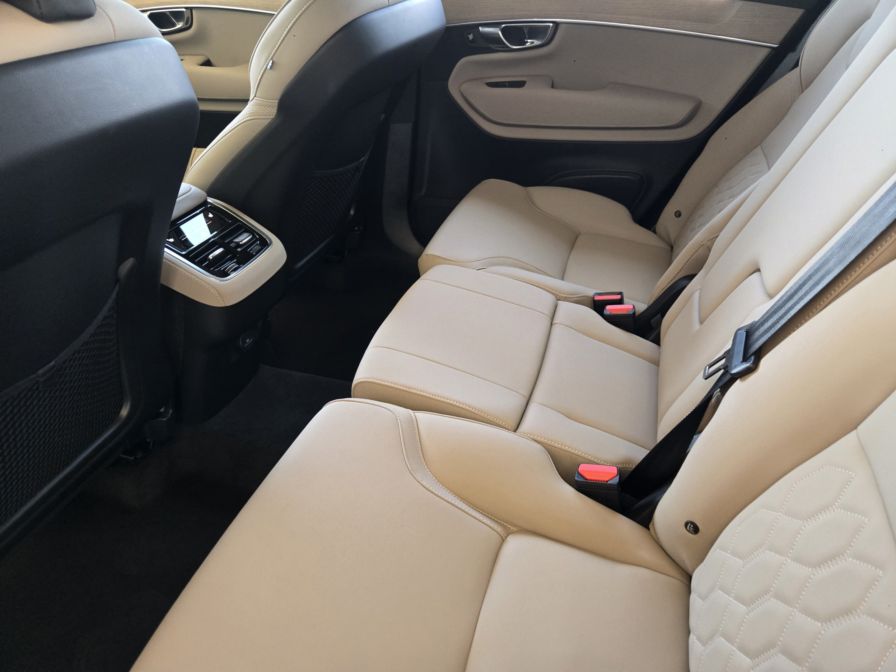 Certified 2026 Volvo XC90 B6 Plus w/ Protection Package Premier AWD/4WD image 29