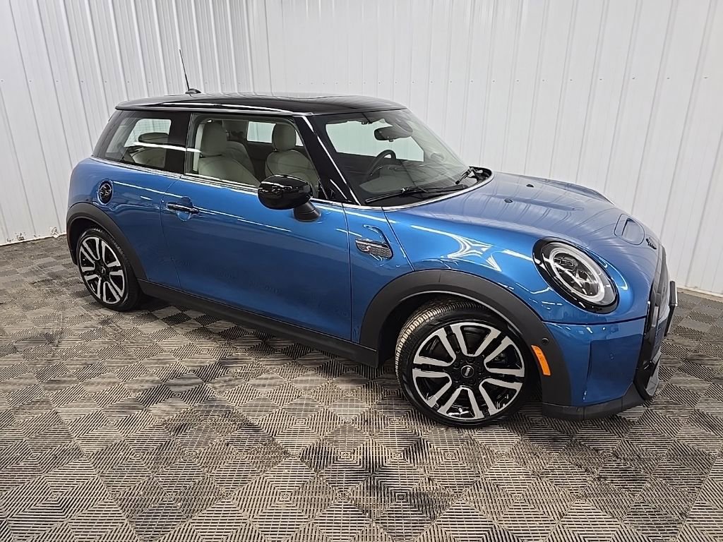 Used 2023 MINI Cooper S image 1
