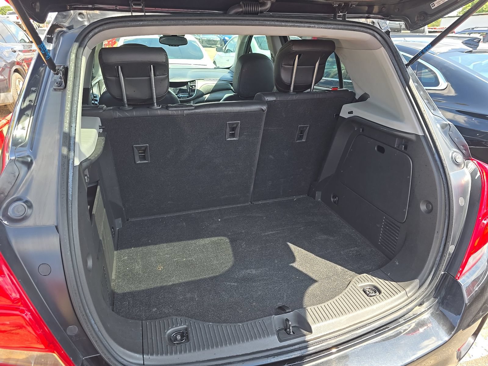Used 2019 Chevrolet Trax LT w/ LT Convenience Package FWD image 14
