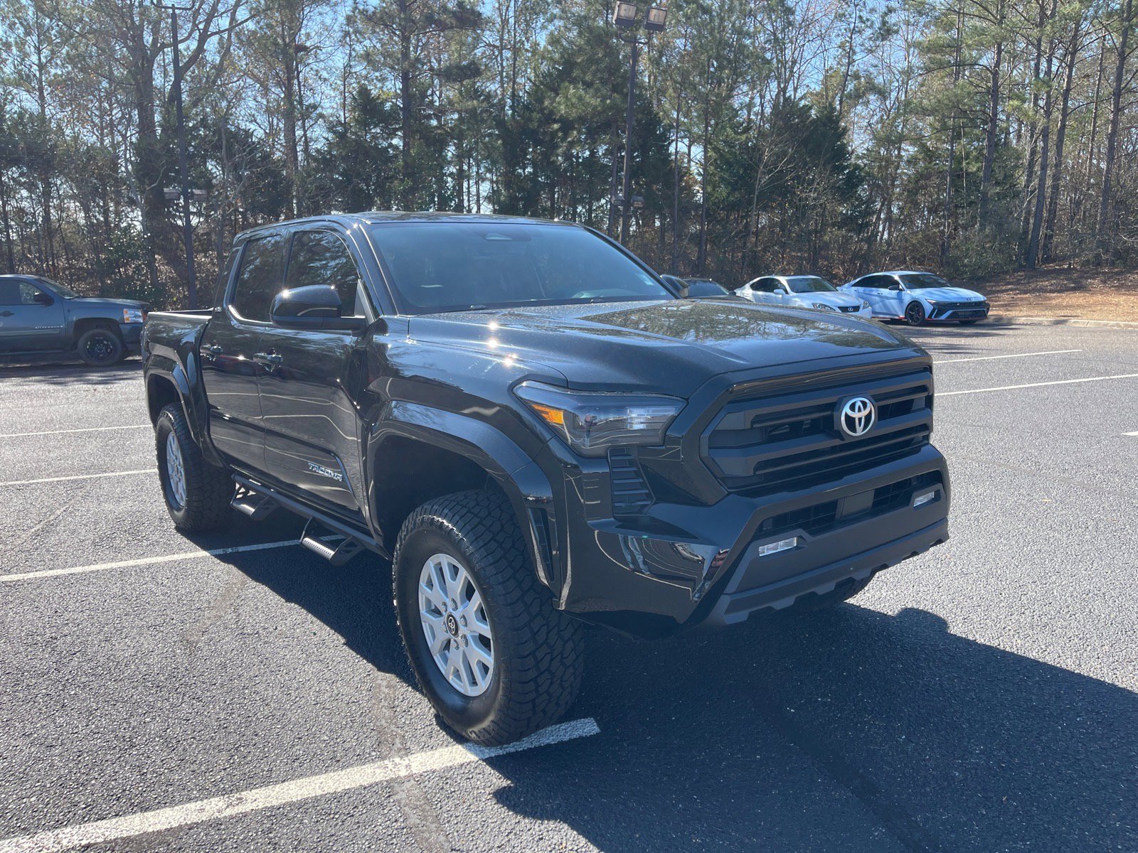 Used 2025 Toyota Tacoma SR5 image 1