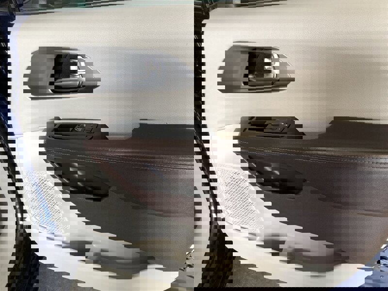 Used 2020 Chrysler Voyager LX image 24