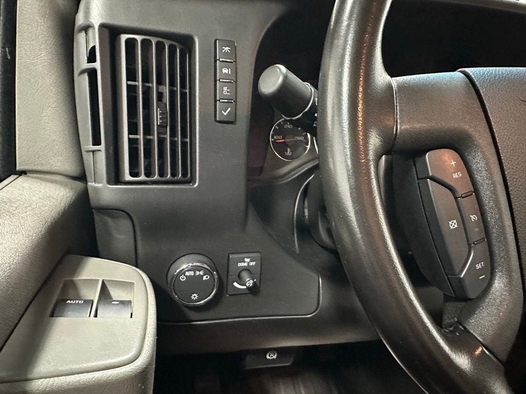 Used 2022 Chevrolet Express 3500 w/ Power Convenience Package RWD image 19