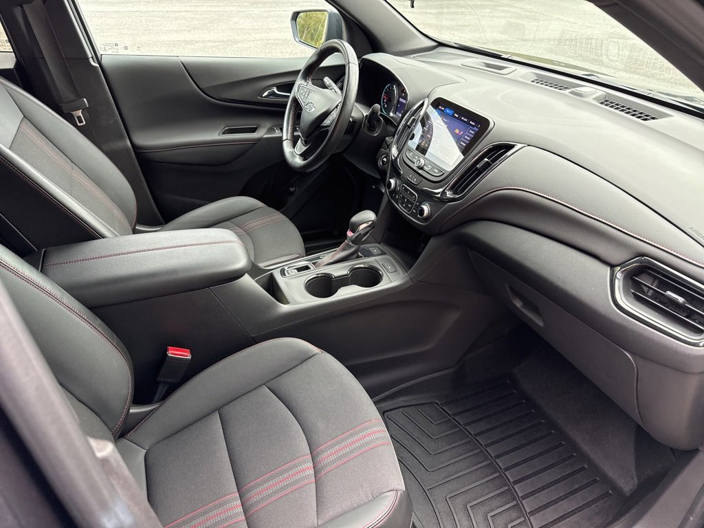 Used 2022 Chevrolet Equinox RS w/ Infotainment Package image 14