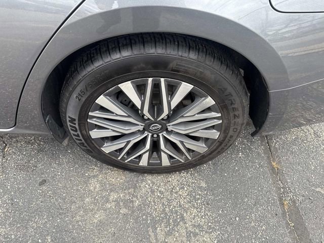 Used 2024 Nissan Altima 2.5 SV image 15