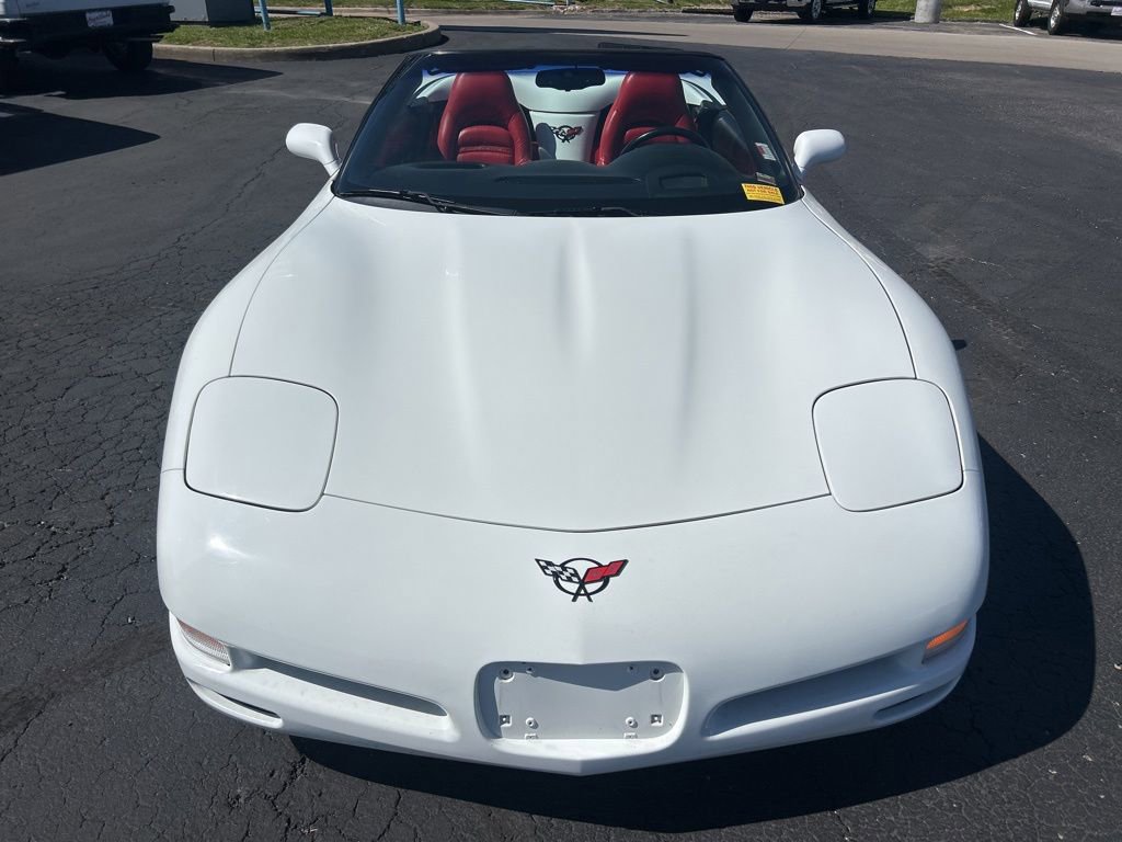 Used 2000 Chevrolet Corvette Convertible w/ Memory Pkg RWD image 2