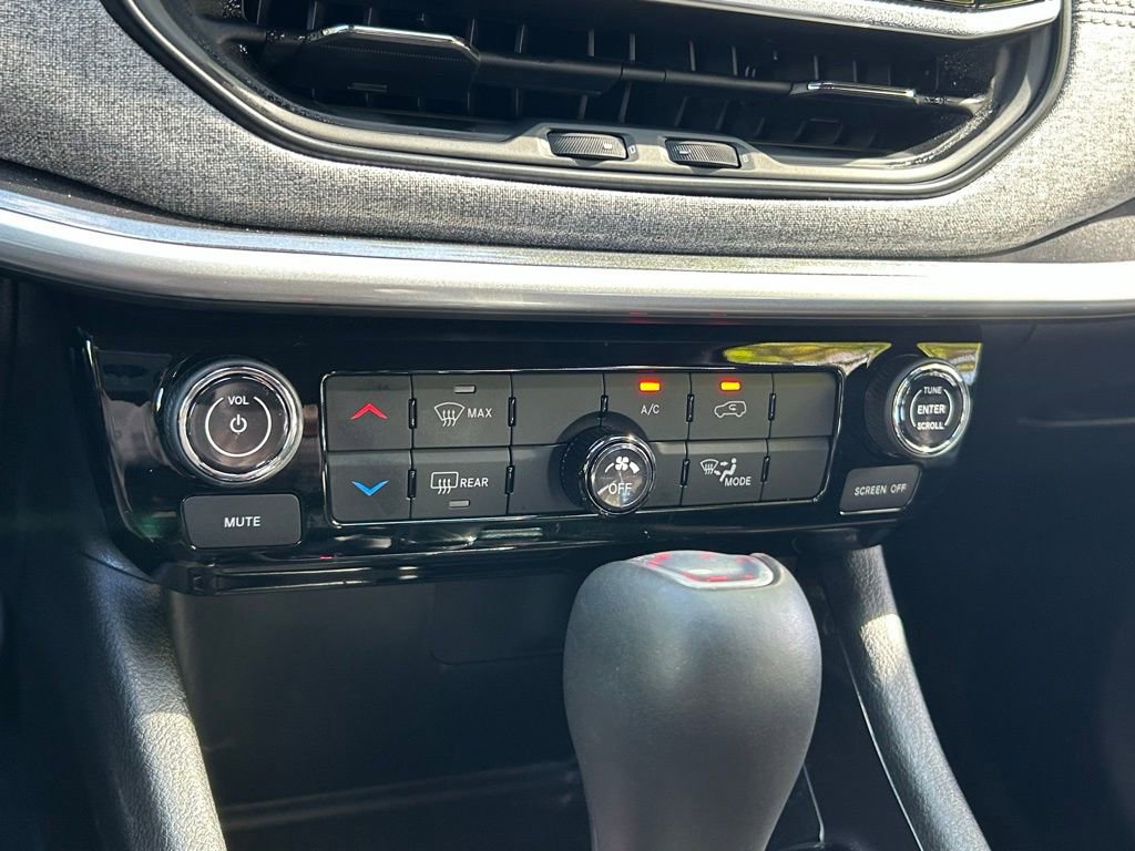 Used 2024 Jeep Compass Latitude image 47