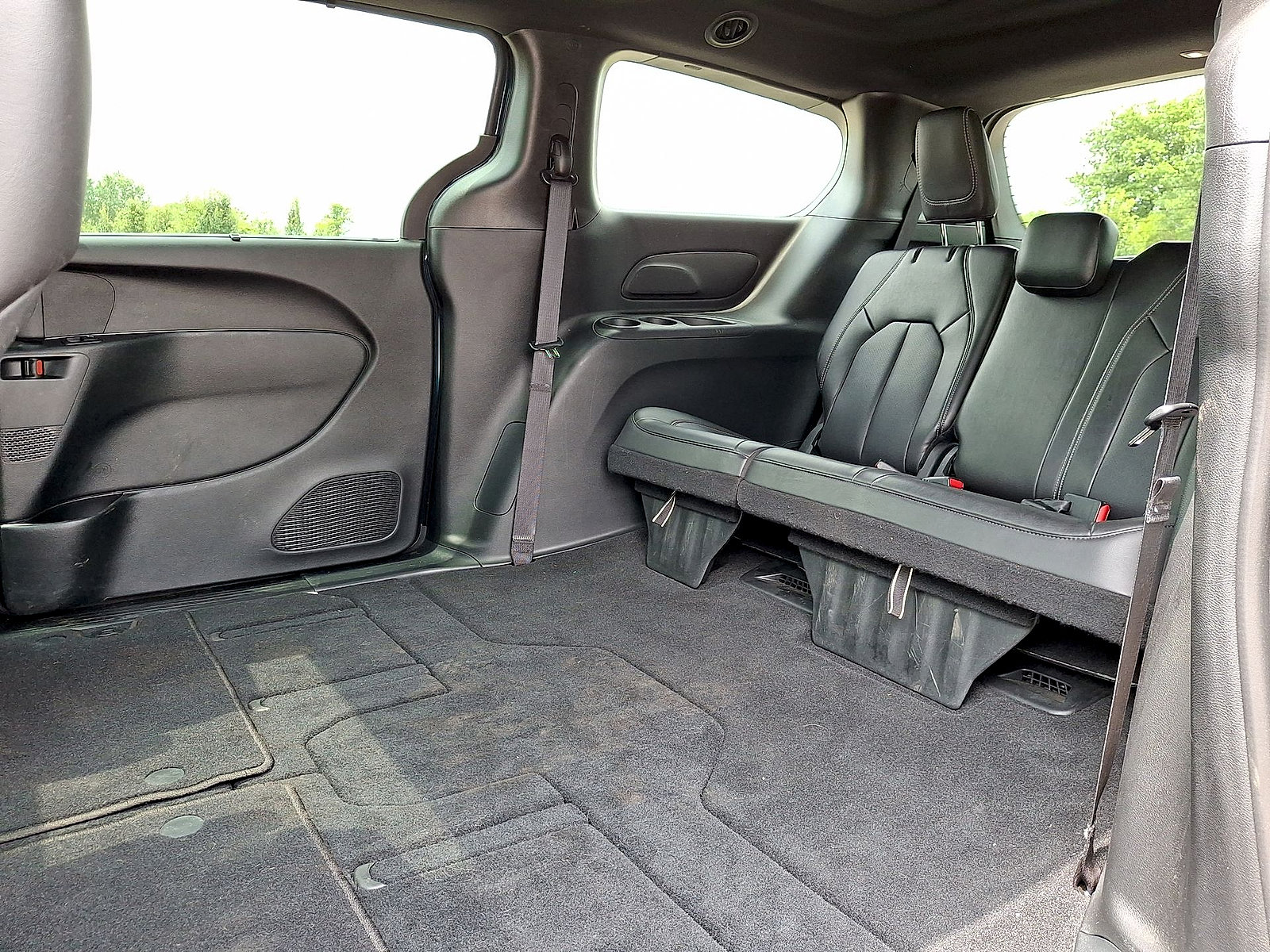 Used 2025 Chrysler Pacifica Select FWD image 20