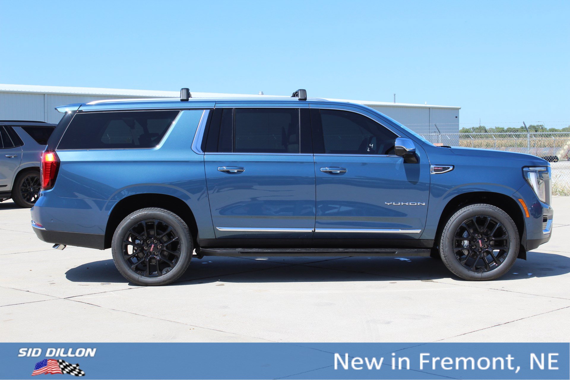 New 2026 GMC Yukon XL Elevation w/ Elevation Premium Package AWD/4WD image 3