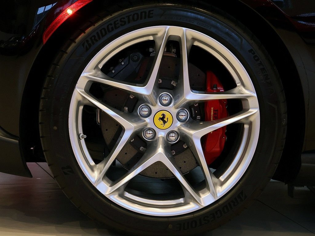 Certified 2025 Ferrari Roma Spider RWD image 70