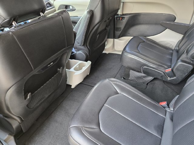 Used 2024 Chrysler Pacifica Touring-L FWD image 29