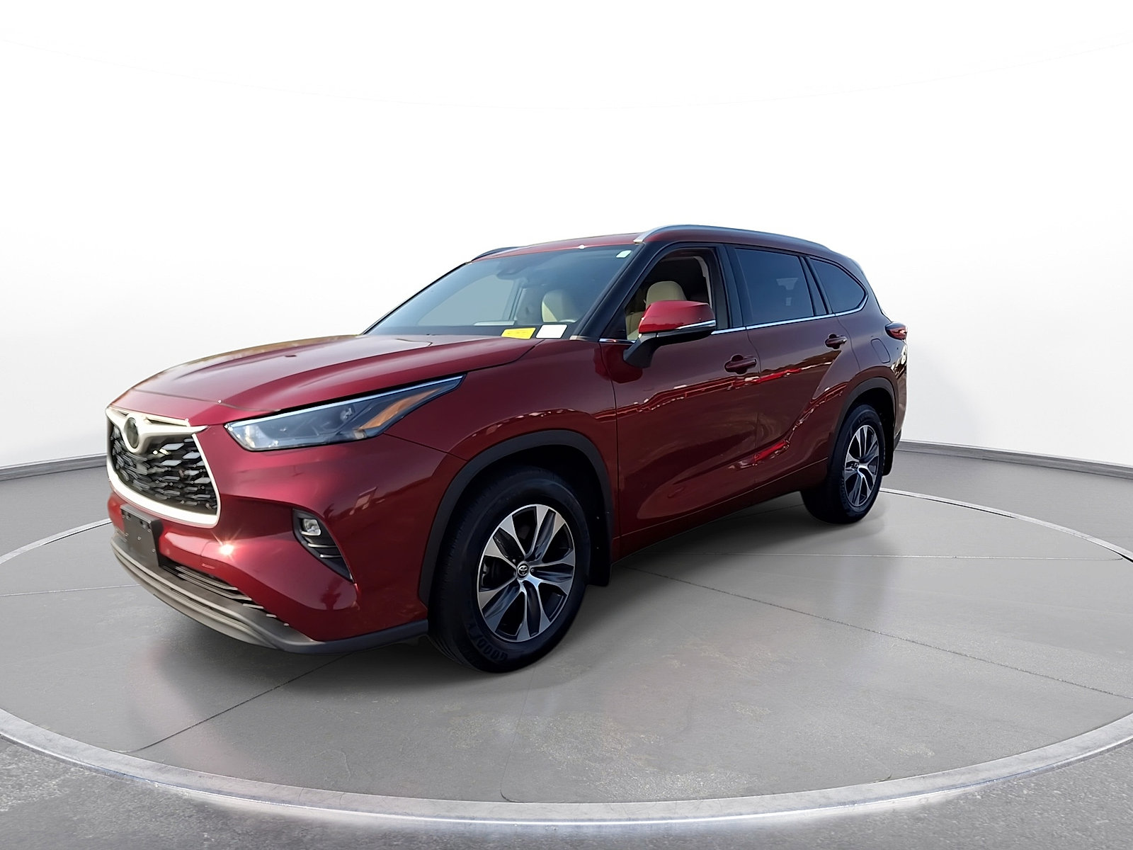 Used 2022 Toyota Highlander XLE AWD/4WD image 4