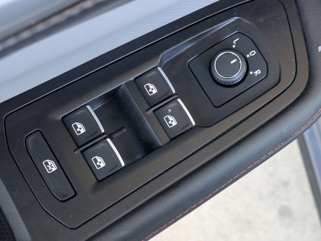 Used 2025 Volkswagen Atlas Peak Edition SE AWD/4WD image 17