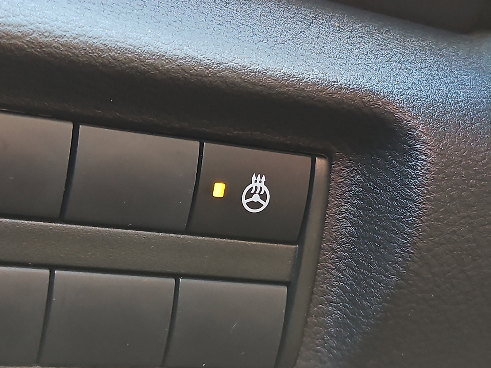 Certified 2024 Nissan Kicks SR w/ SR Premium Package image 26