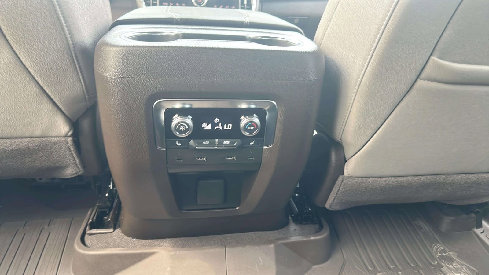 Used 2026 GMC Yukon XL Elevation w/ Elevation Premium Package RWD image 20