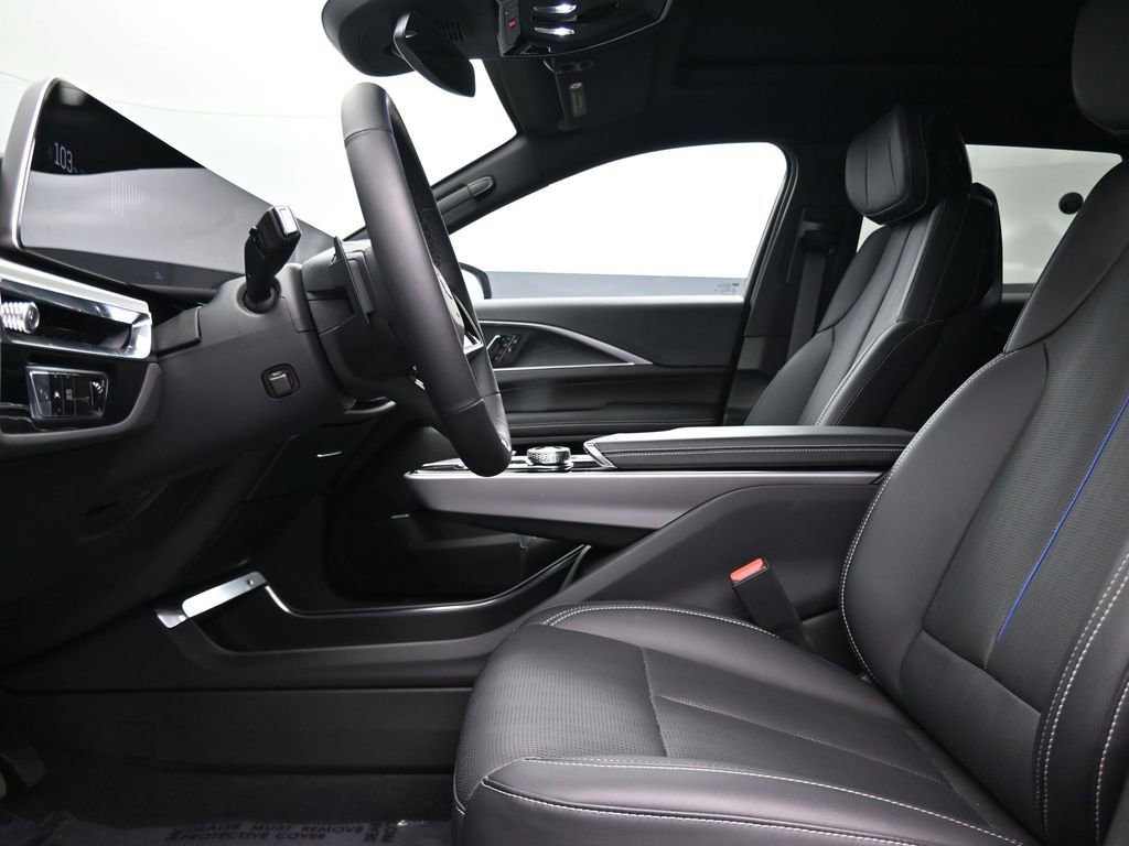 Used 2025 Cadillac Lyriq Luxury image 13