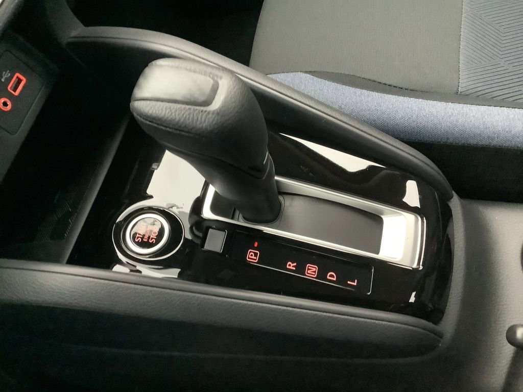 Used 2025 Nissan Versa SV w/ Trunk Package image 28