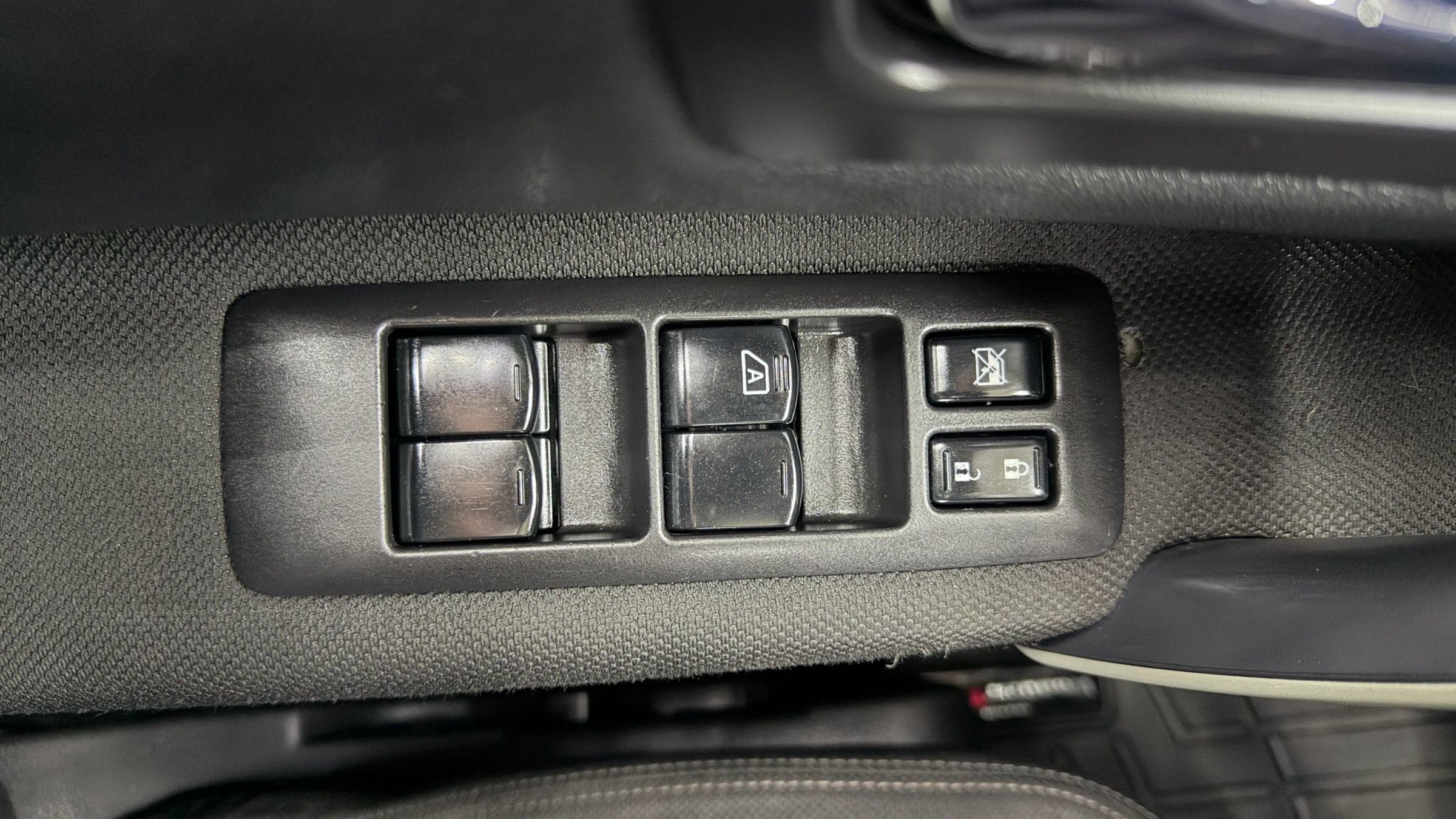 Used 2012 Nissan Rogue SV image 19