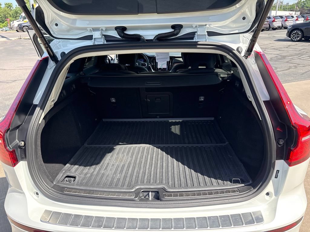Certified 2024 Volvo V60 B5 Cross Country Plus w/ Protection Package Premier AWD/4WD image 39