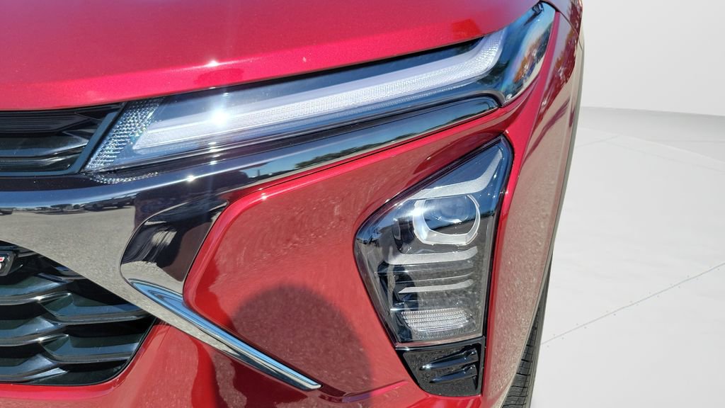 Used 2025 Chevrolet Trax RS w/ Driver Confidence Package image 9