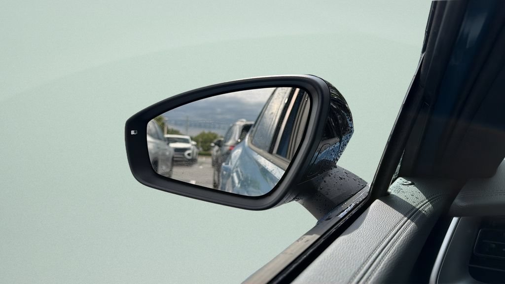 New 2026 Volkswagen Tiguan SE R-Line FWD image 9