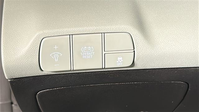 Used 2025 Hyundai Elantra Limited FWD image 20