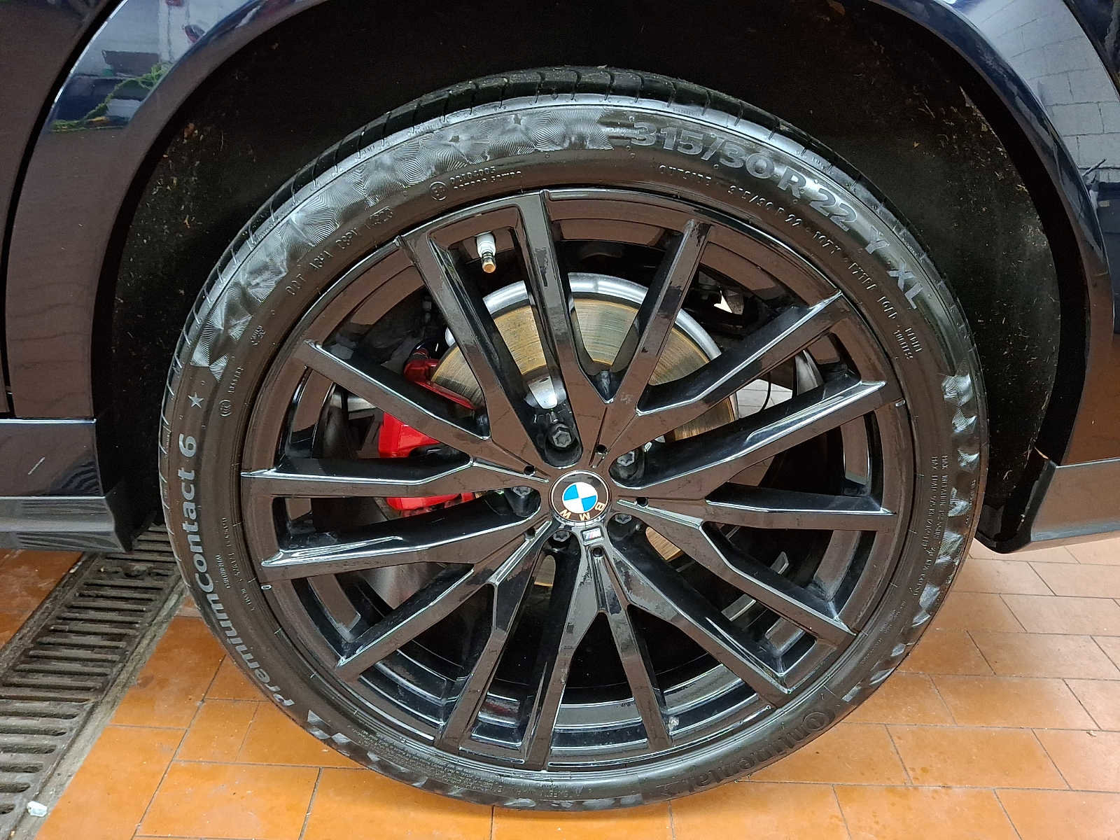 Used 2022 BMW X6 xDrive40i w/ Executive Package image 7