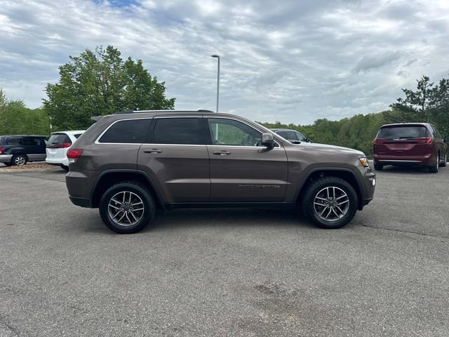 Used 2020 Jeep Grand Cherokee Laredo w/ Laredo X Package AWD/4WD image 3
