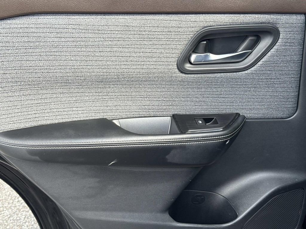 Certified 2023 Nissan Rogue SV image 12