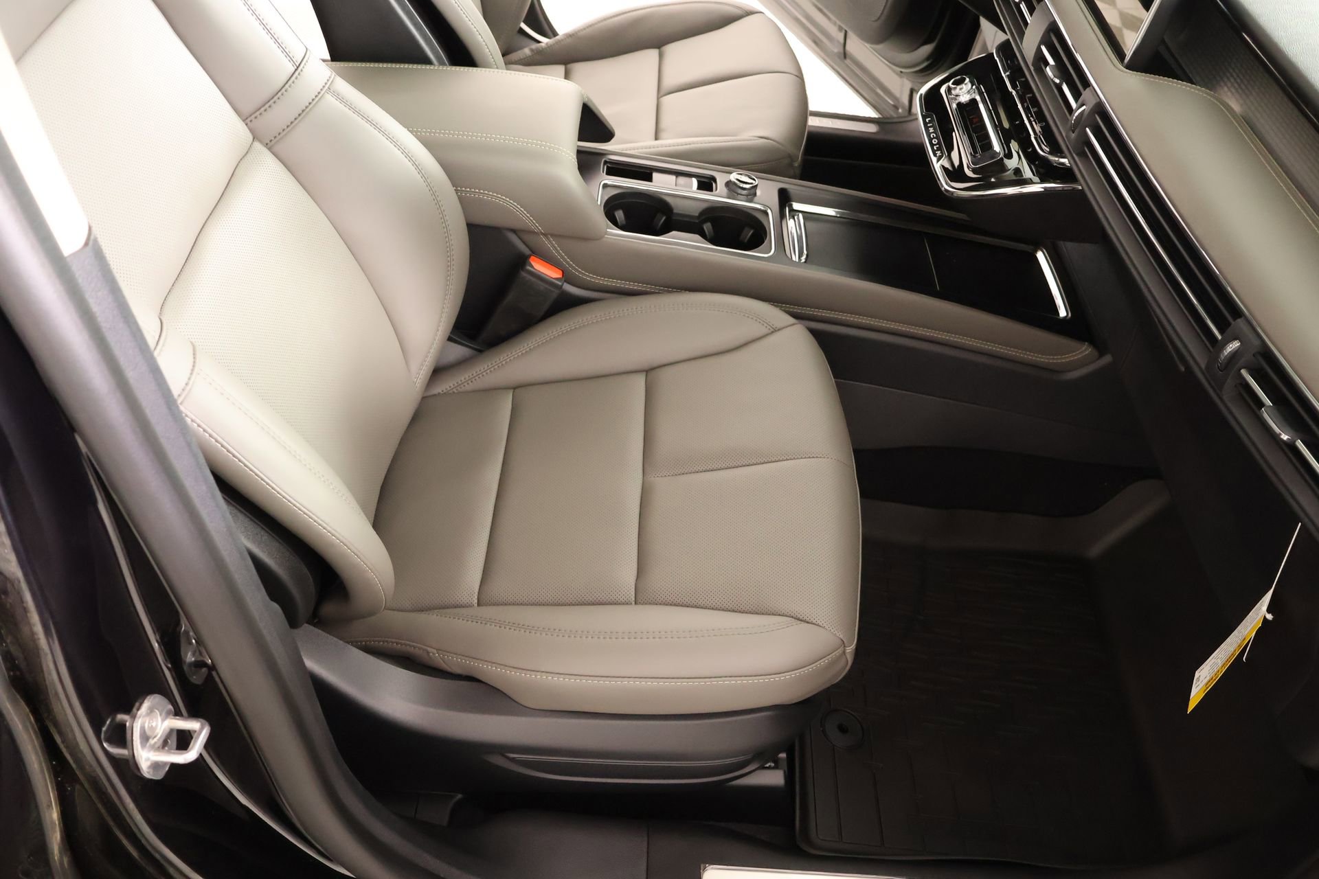 New 2026 Lincoln Corsair Premiere image 14