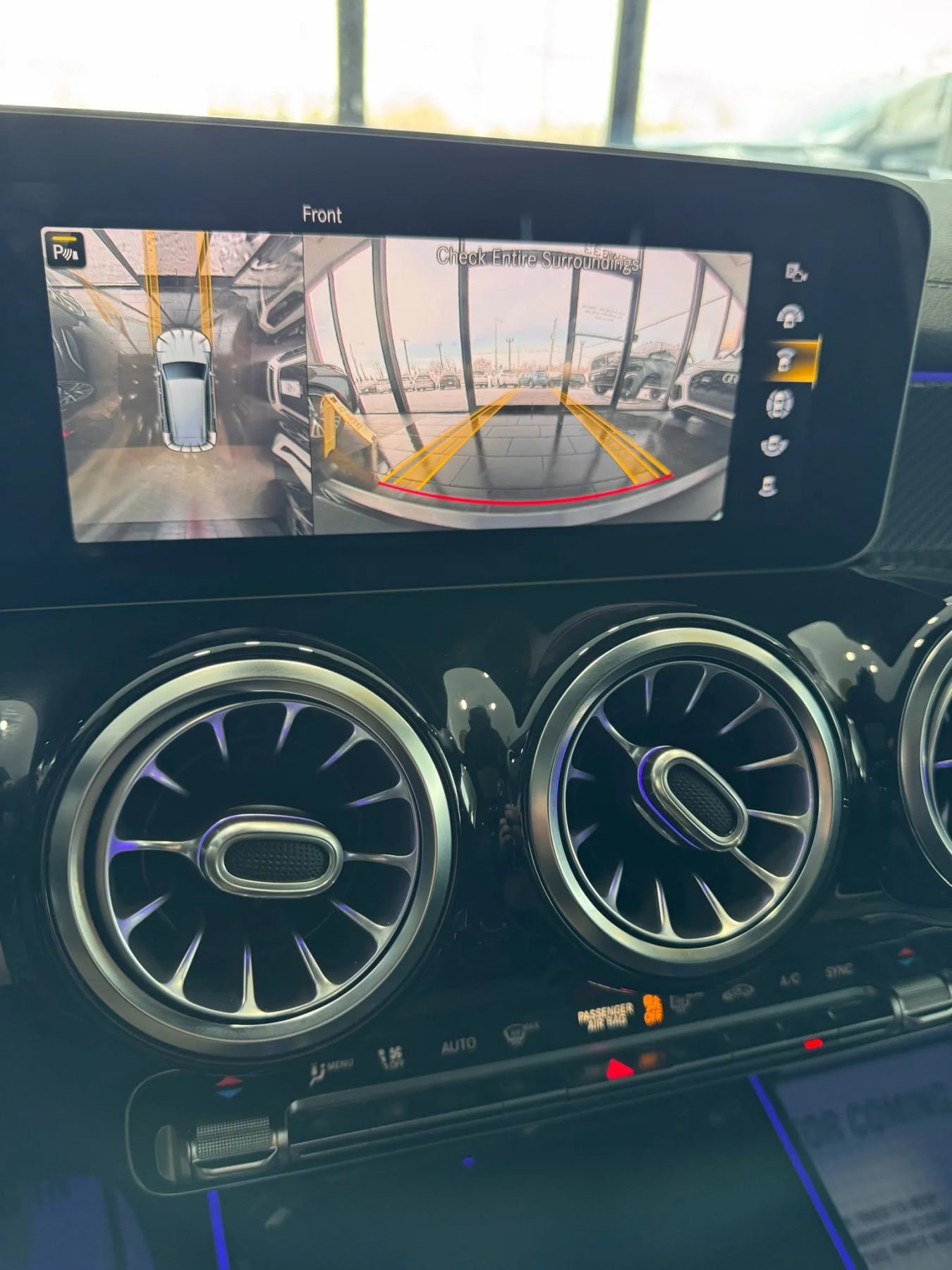 Used 2021 Mercedes-Benz GLB 35 AMG 4MATIC image 32