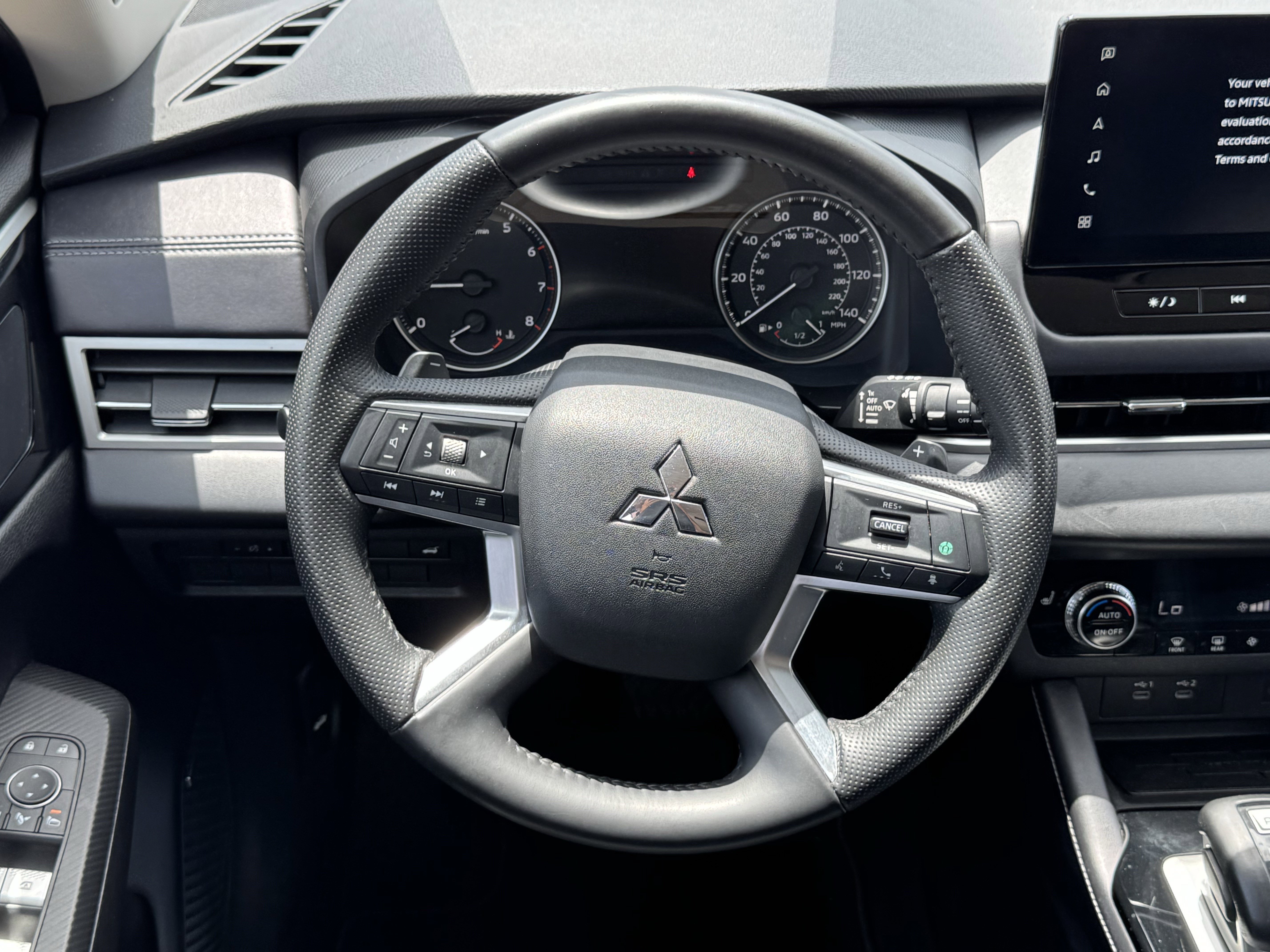 Used 2025 Mitsubishi Outlander SE FWD image 15