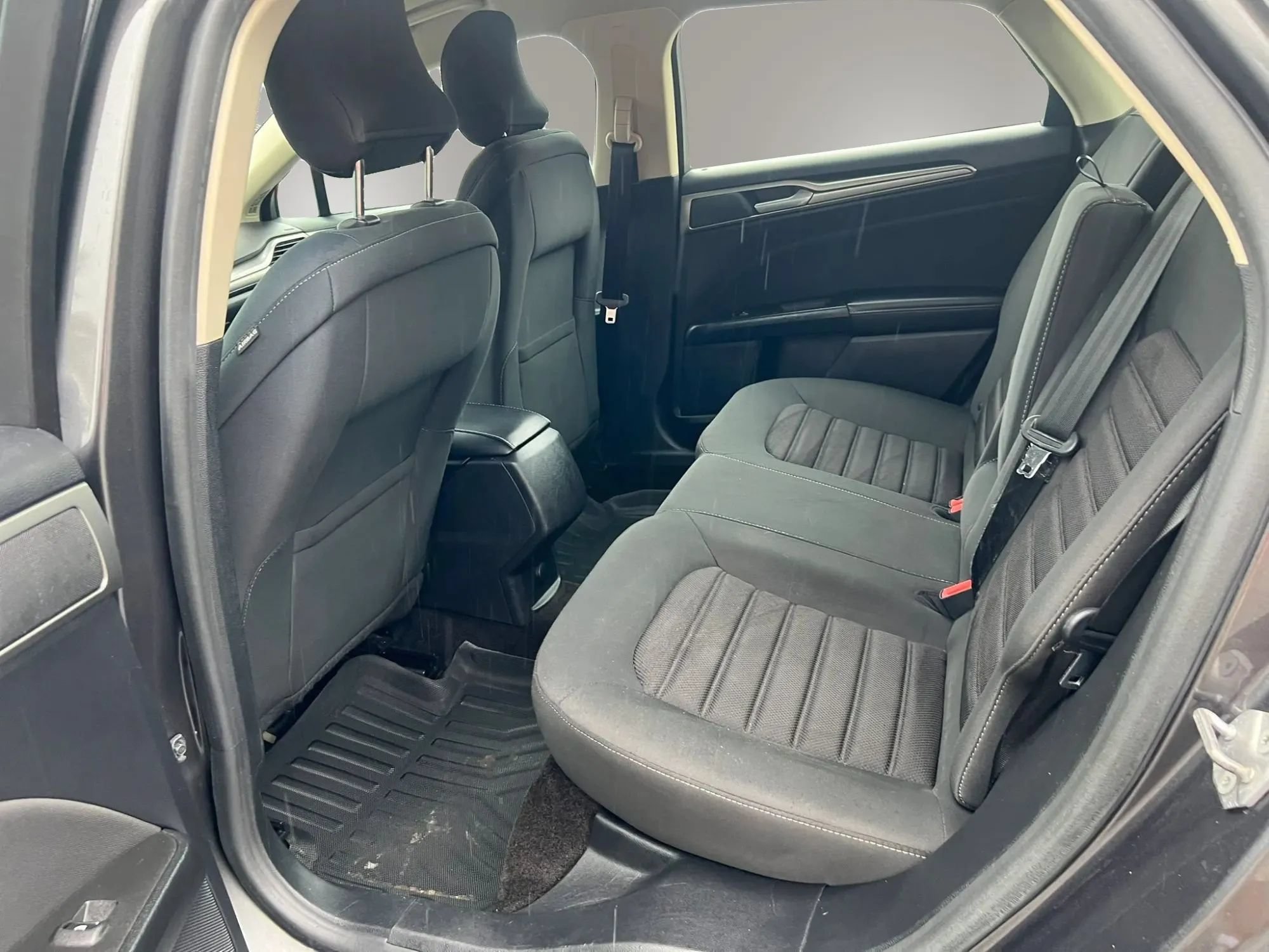 Used 2018 Ford Fusion SE FWD image 26